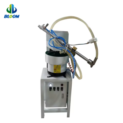 Quality  Automatic Nut Feeder for Spot Welding with M5-M12 Compatibility 220V/50Hz Power and 0.5MPa Air Source factory