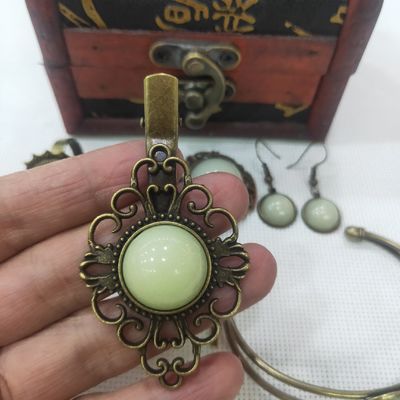 Glow In The Dark Resin Jewelry Set With Fashion Pattern